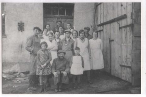 Jüdisch-christliche Belegschaft der Mazzenbäckerei Joseph in der Kirchgasse