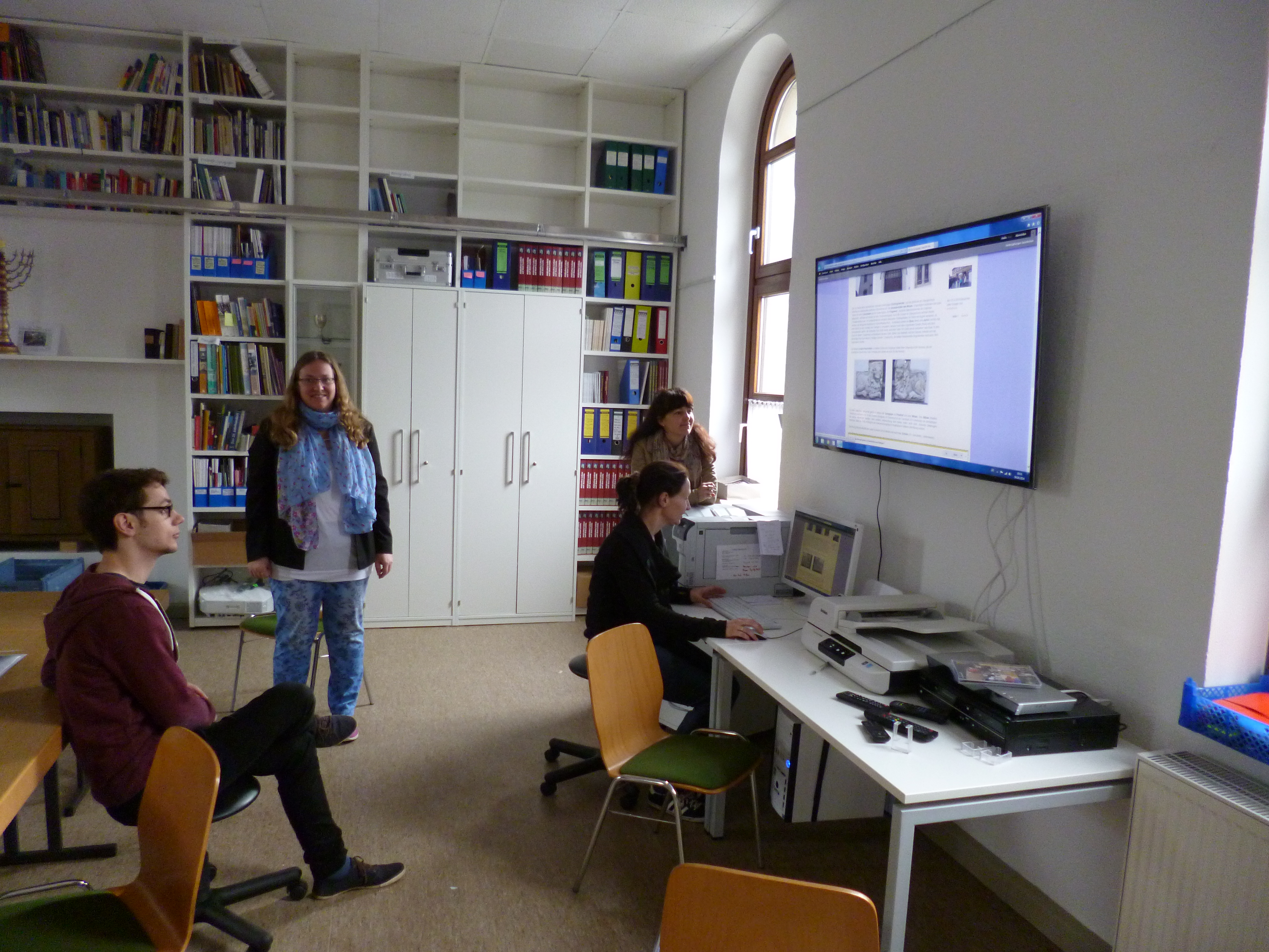 Die Lehrer suchen auf der Website