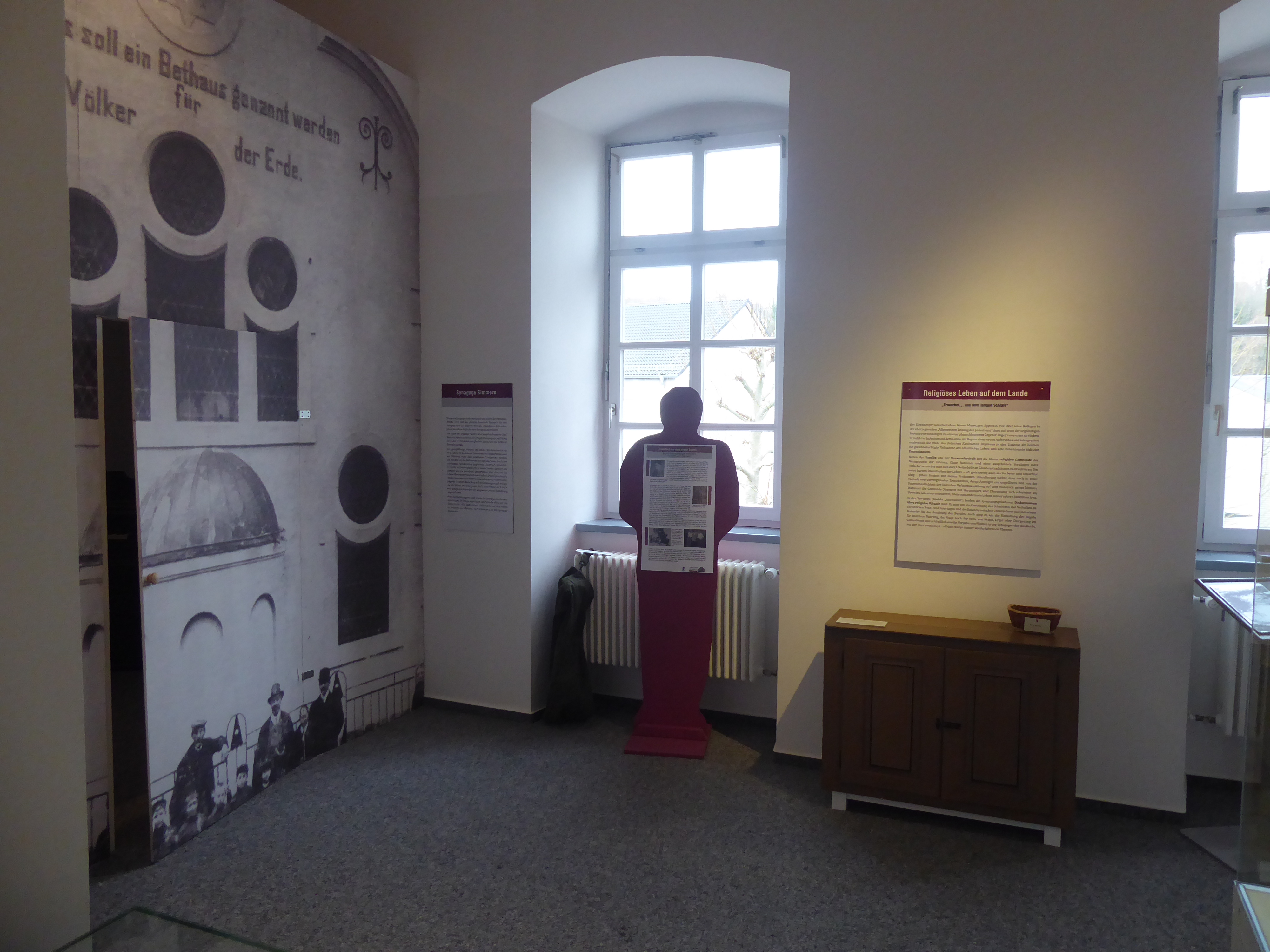 Room 1: Entrance to a virtual reconstruction of the Simmern synagogue