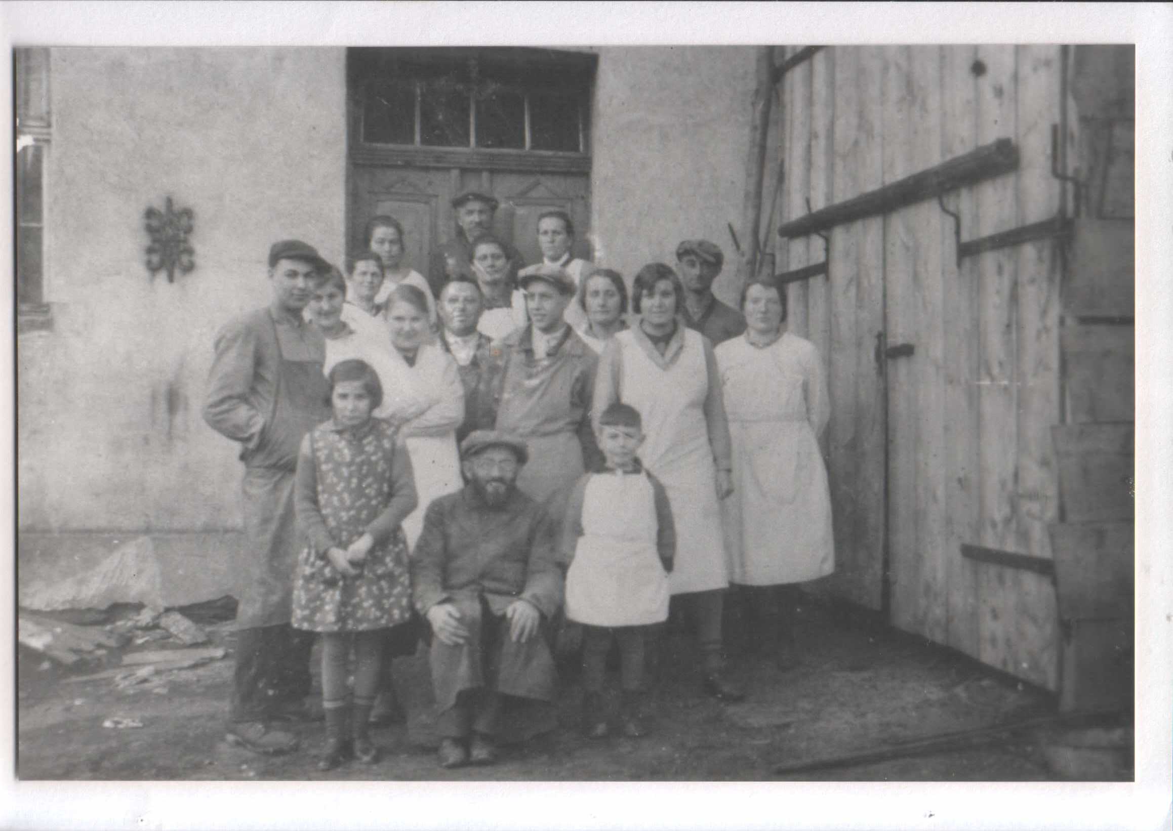 Jüdisch-christliche Belegschaft der Mazzenbäckerei Joseph in der Kirchgasse