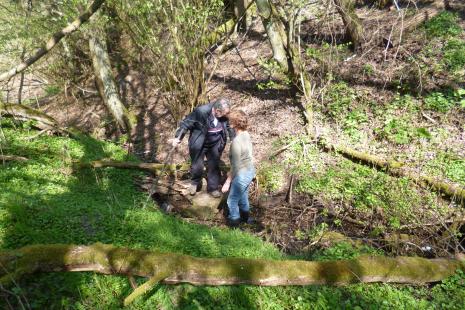 Jüdische Grabsteine im Idarbach?