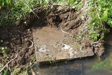Jüdische Grabsteine im Idarbach?