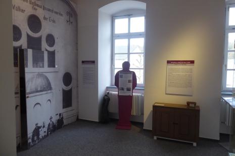 Room 1: Entrance to a virtual reconstruction of the Simmern synagogue