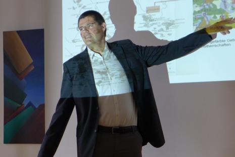 Prof. Dr. Stephan Laux (Universität Trier) hält den Eröffnungsvortrag "Das Landjudentum - Entstehung und Lebenswelt".
