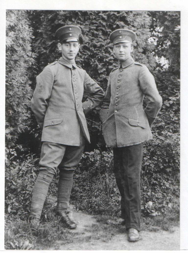 Sally Mayer II , Laufersweiler (links), für sein Vaterland im Ersten Weltkrieg gefallen.